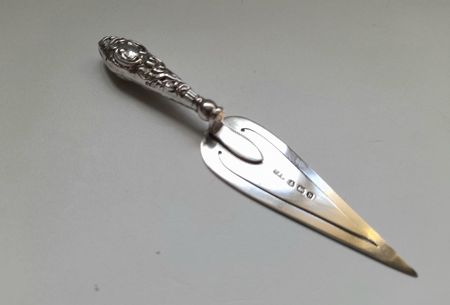 Edwardian Novelty Silver Trowel Bookmark (1 of 6)