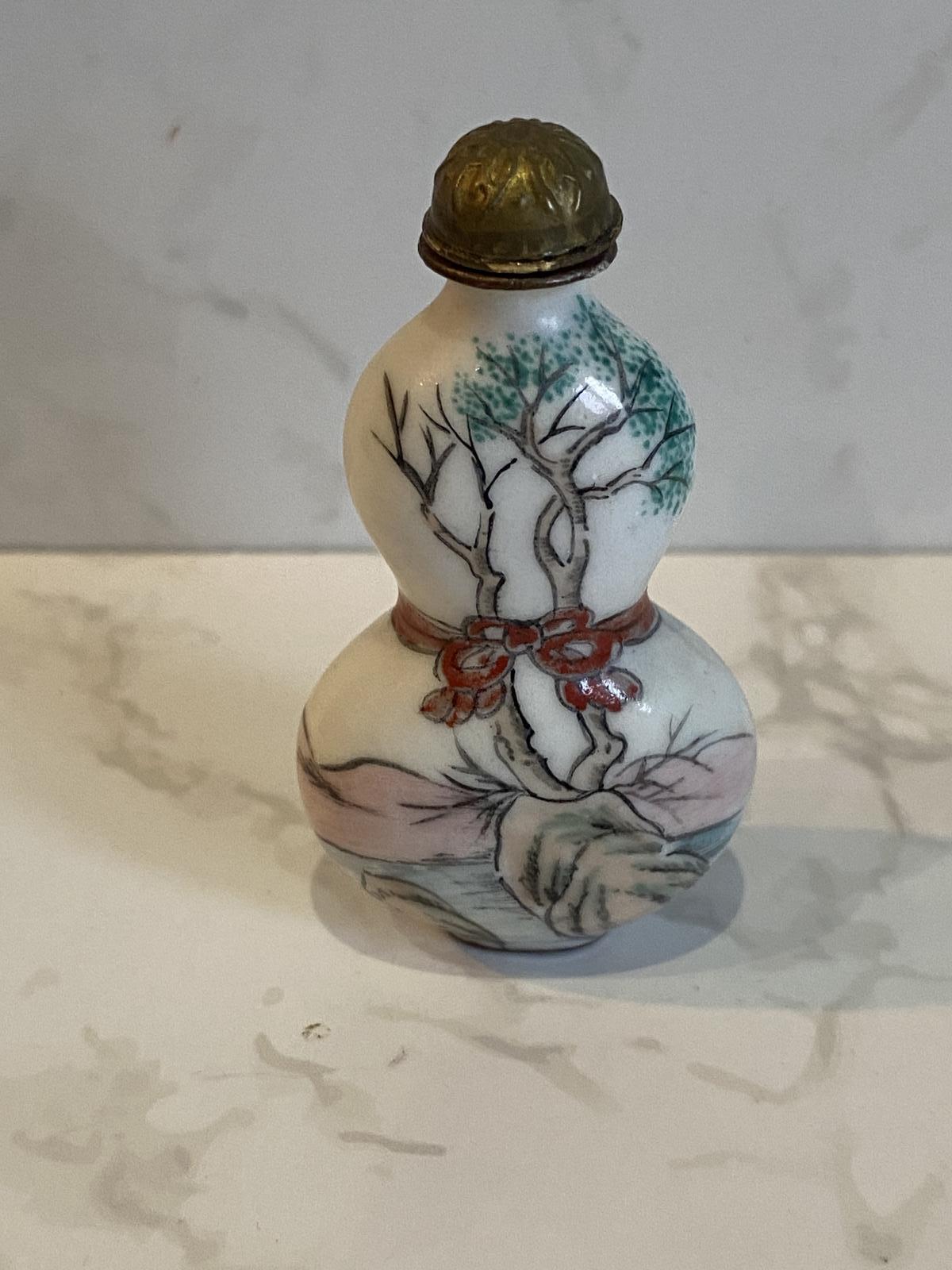 Antique Japanese Porcelain Scent Bottle Hand Painted (1 of 6) Antique Japanese Porcelain Scent Bottle Hand Painted (1 of 6)