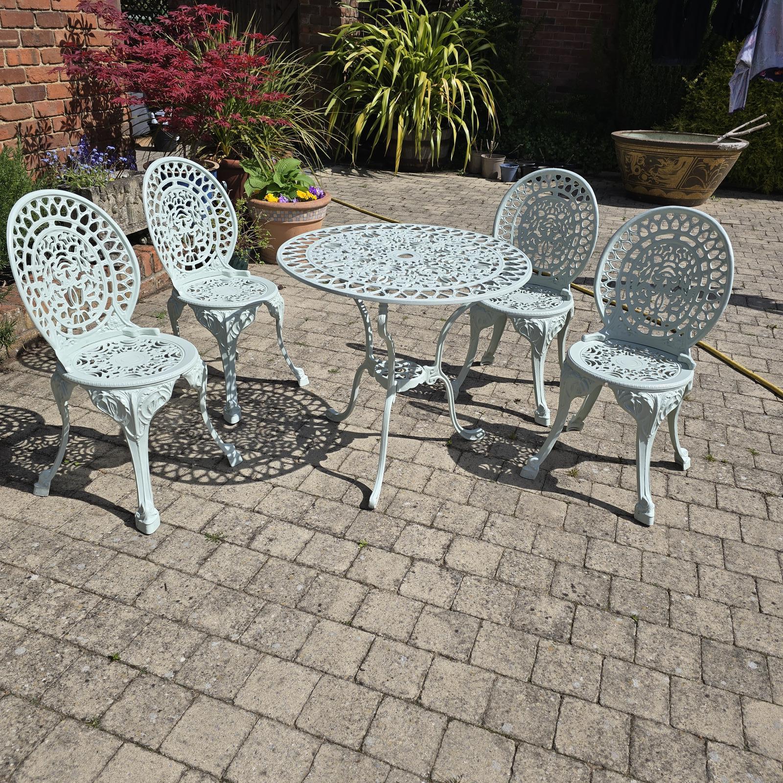 Lovely Quality Refurbished Patio Set (1 of 5)