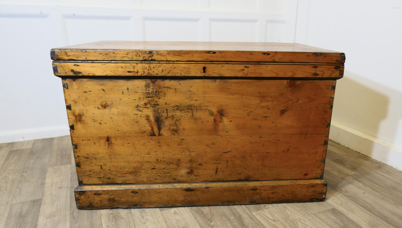 Victorian Age Darkened Pine Carpenters Box (1 of 8)
