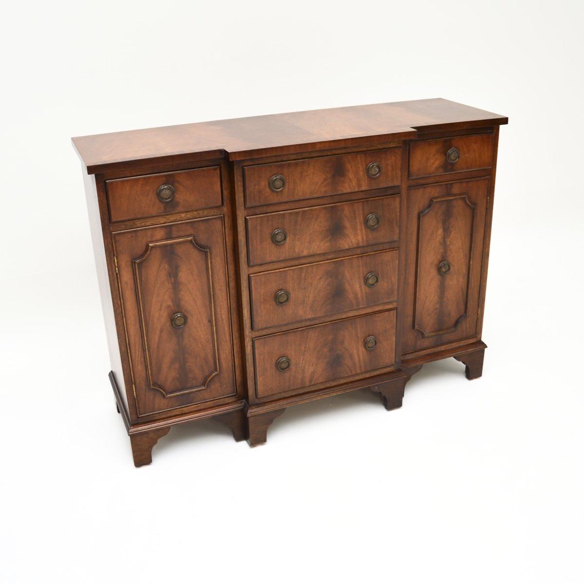 Georgian Style Mahogany Small Breakfront Sideboard (1 of 9) Georgian Style Mahogany Small Breakfront Sideboard (1 of 9)