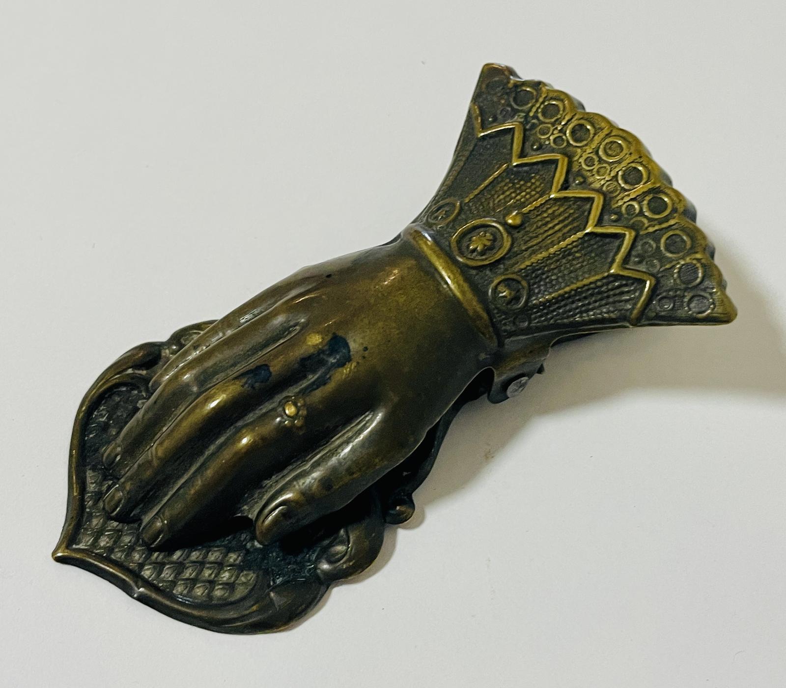 Antique Brass Letter Clip (1 of 10) Antique Brass Letter Clip (1 of 10)