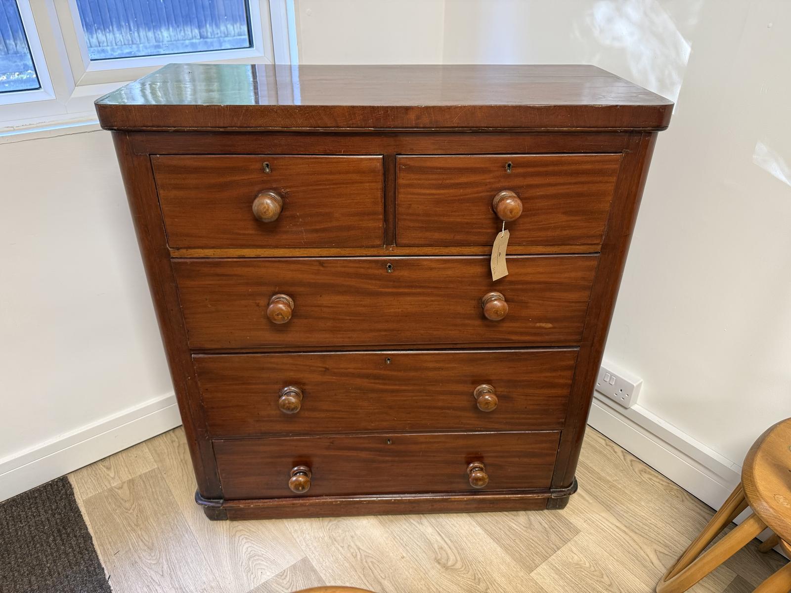 Victorian Mahogany Chest of Drawers (1 of 9) Victorian Mahogany Chest of Drawers (1 of 9)