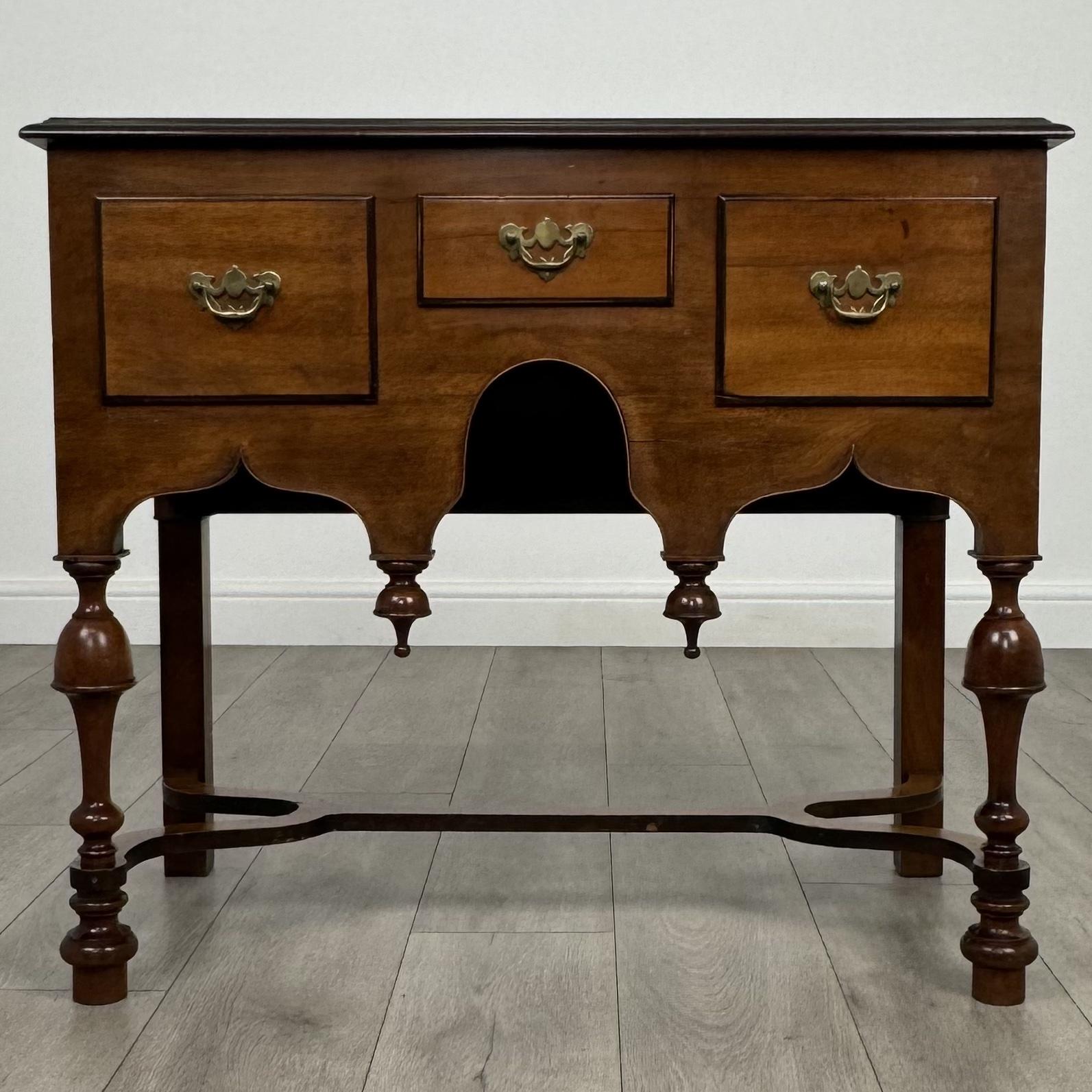 Antique 20th Century Fine Quality Lowboy Side Table in Walnut (1 of 11)