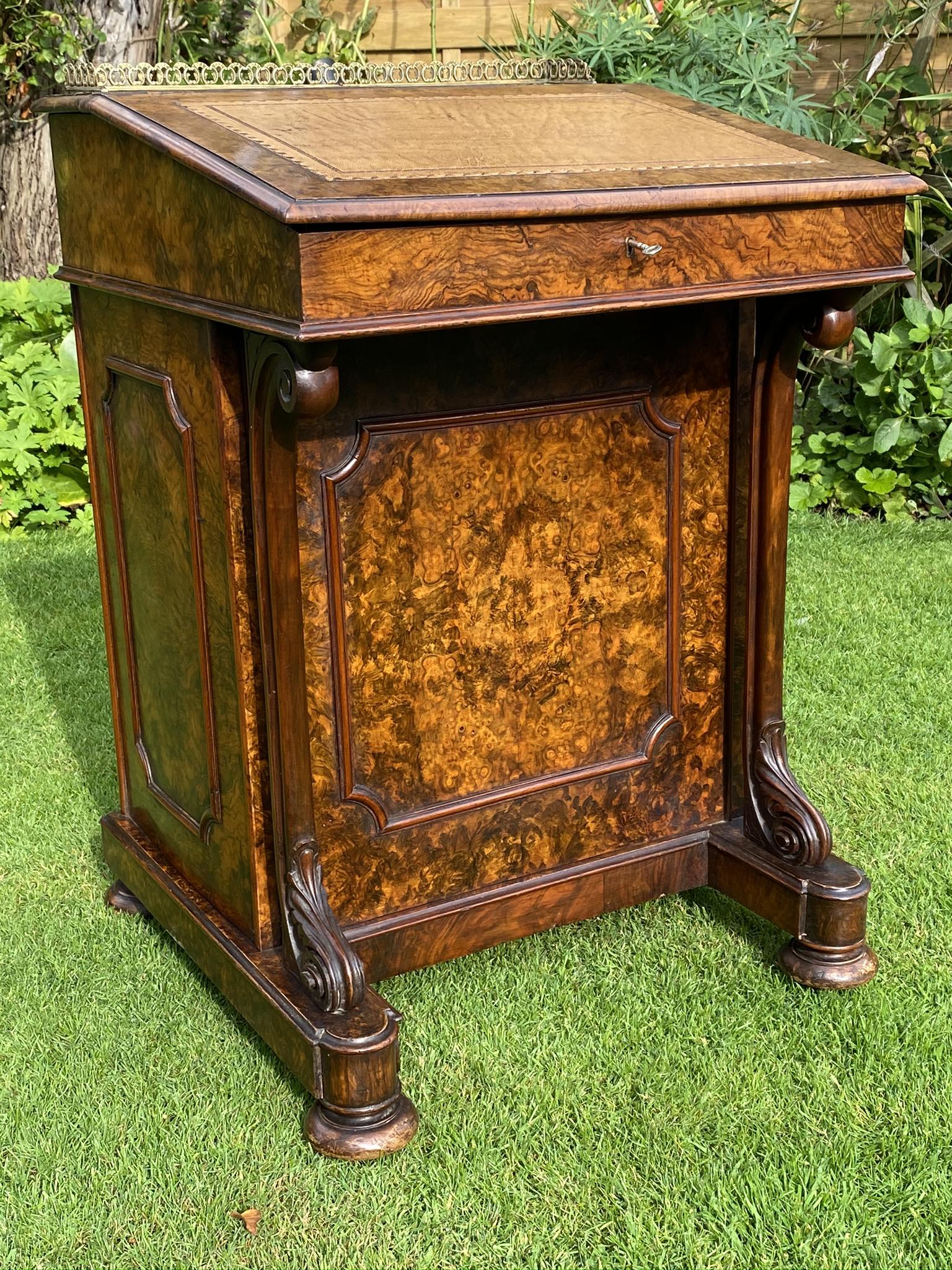 Burr Walnut Davenport (1 of 9) Burr Walnut Davenport (1 of 9)