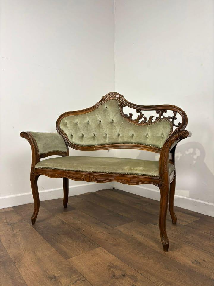 Settee - main image