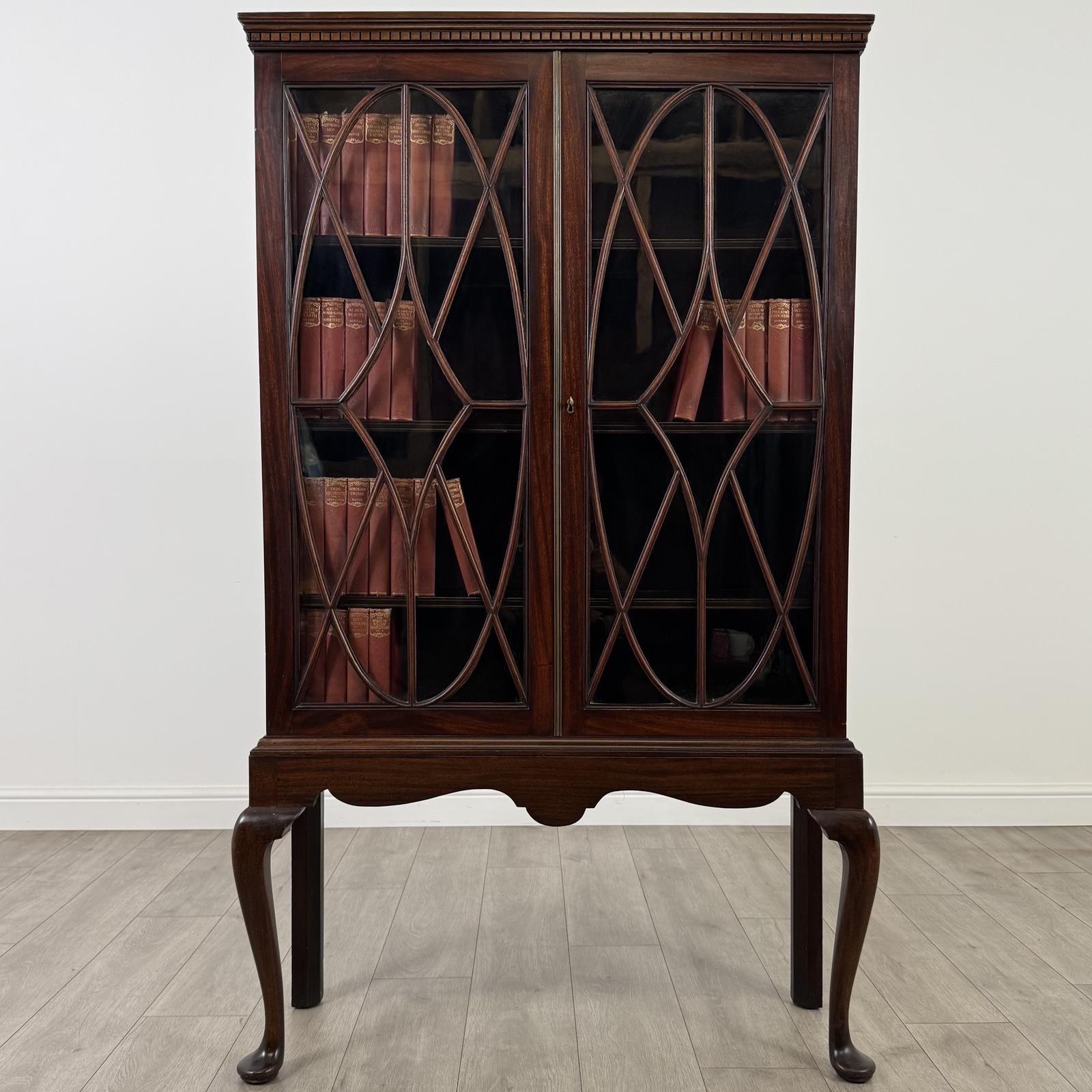 Antique 20th Century Display Cabinet in Mahogany (1 of 11)