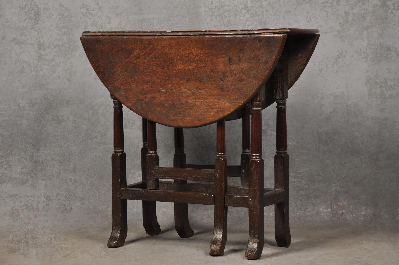 Small Queen Anne Oak Gateleg Table (1 of 10)