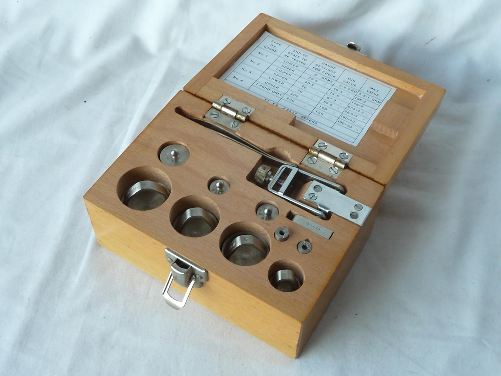 Boxed Set Scale Beam Balance Test Weights Grams Gauge (1 of 5)