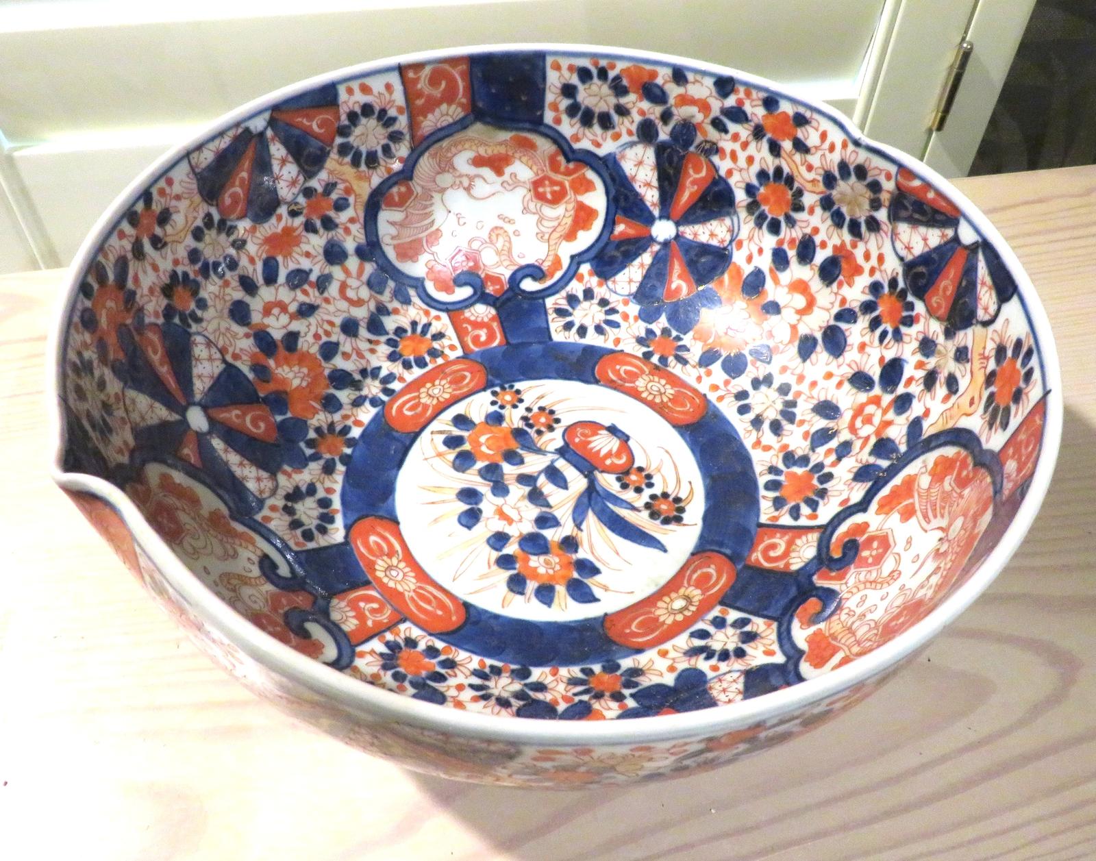24.5 WIDE JAPANESE IMARI BOWL HAND PAINTED (1 of 2) 24.5 WIDE JAPANESE IMARI BOWL HAND PAINTED (1 of 2)