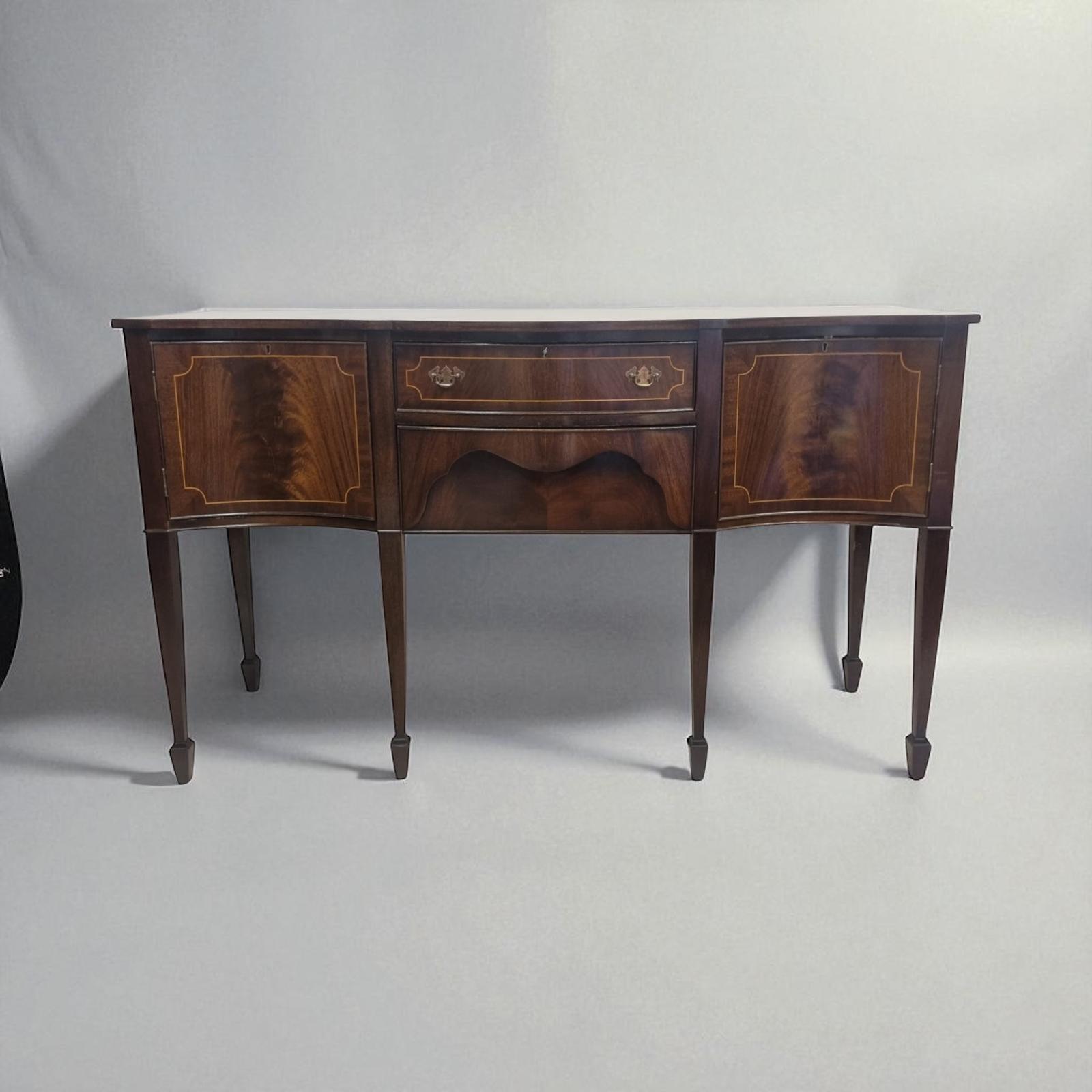 Antique Mahogany Sideboard / Hepplewhite Style 1890–1910 (1 of 11)