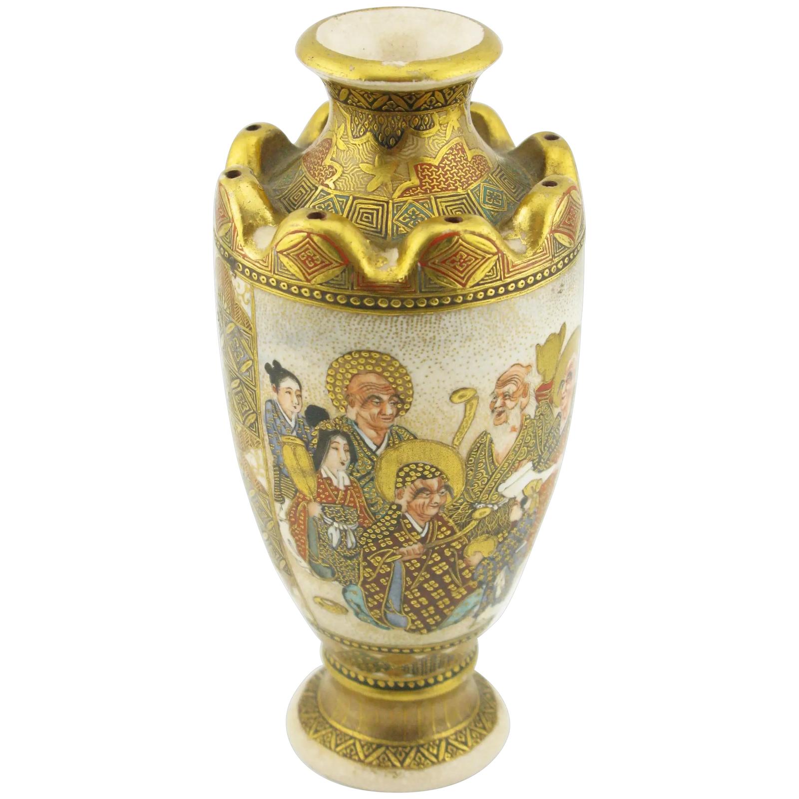 Unusual Satsuma Pottery Vase, Signed Hattori, Meiji Period (1 of 17)