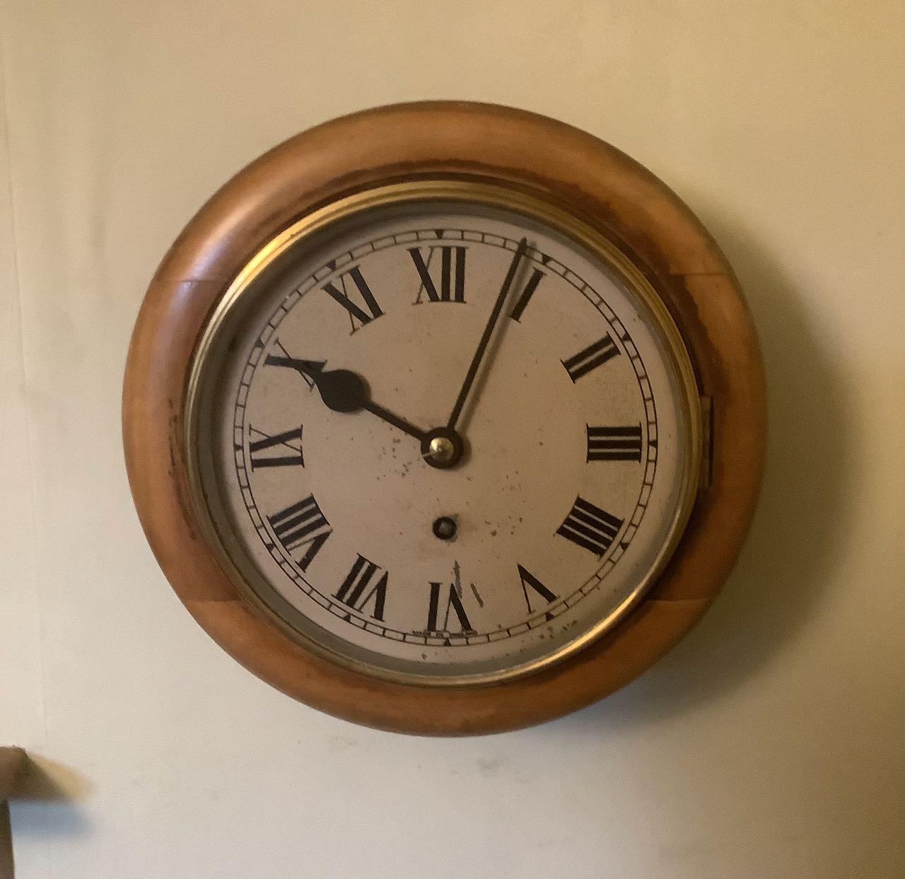 Compact English Dial Clock (1 of 3)