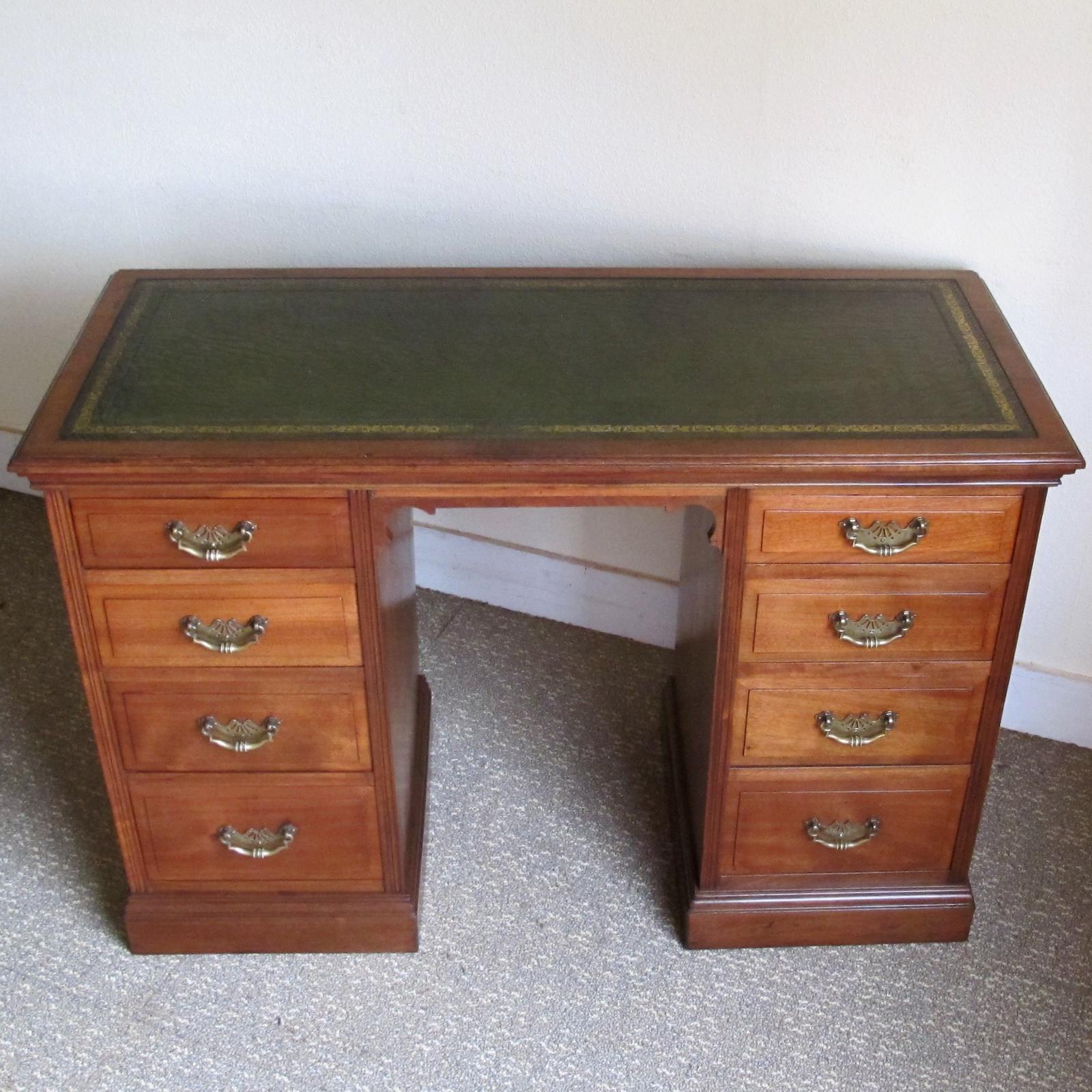 Walnut Kneehole Writing Desk - Edwardian c.1910 (1 of 8) Walnut Kneehole Writing Desk - Edwardian c.1910 (1 of 8)