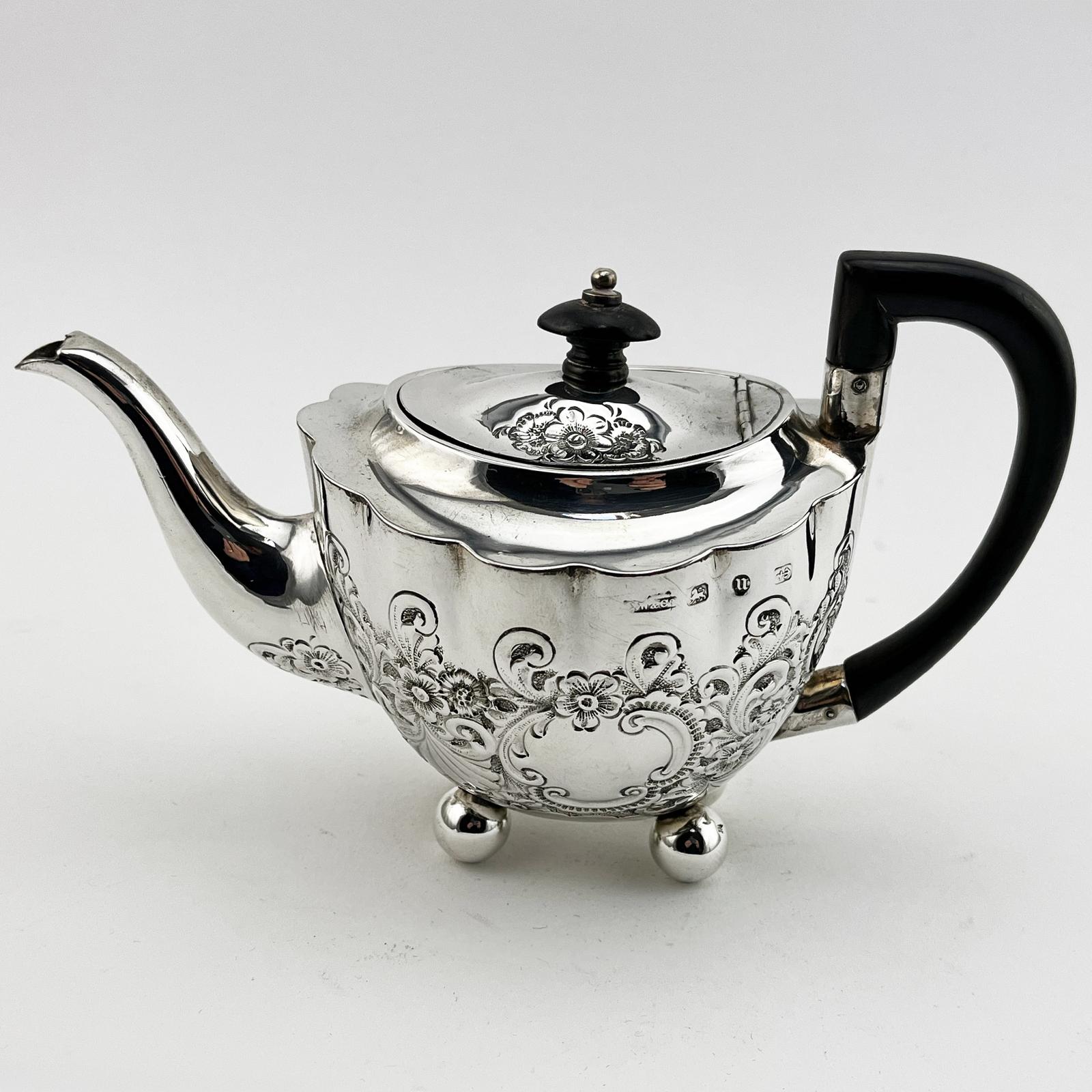 Pretty Late Victorian Sterling Silver Bachelor Teapot (1 of 8) Pretty Late Victorian Sterling Silver Bachelor Teapot (1 of 8)