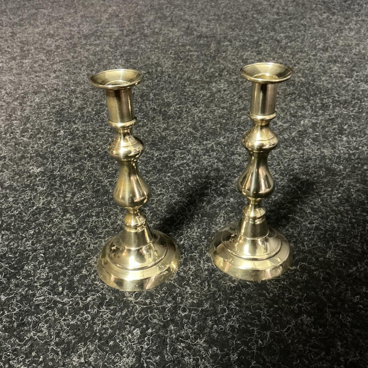 Pair of Georgian Brass Candlesticks (1 of 2) Pair of Georgian Brass Candlesticks (1 of 2)