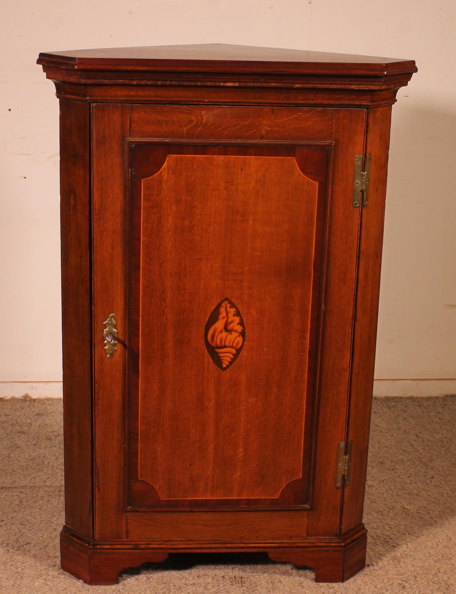 Georgian Period Oak Corner Cabinet - 18th Century (1 of 10) Georgian Period Oak Corner Cabinet - 18th Century (1 of 10)