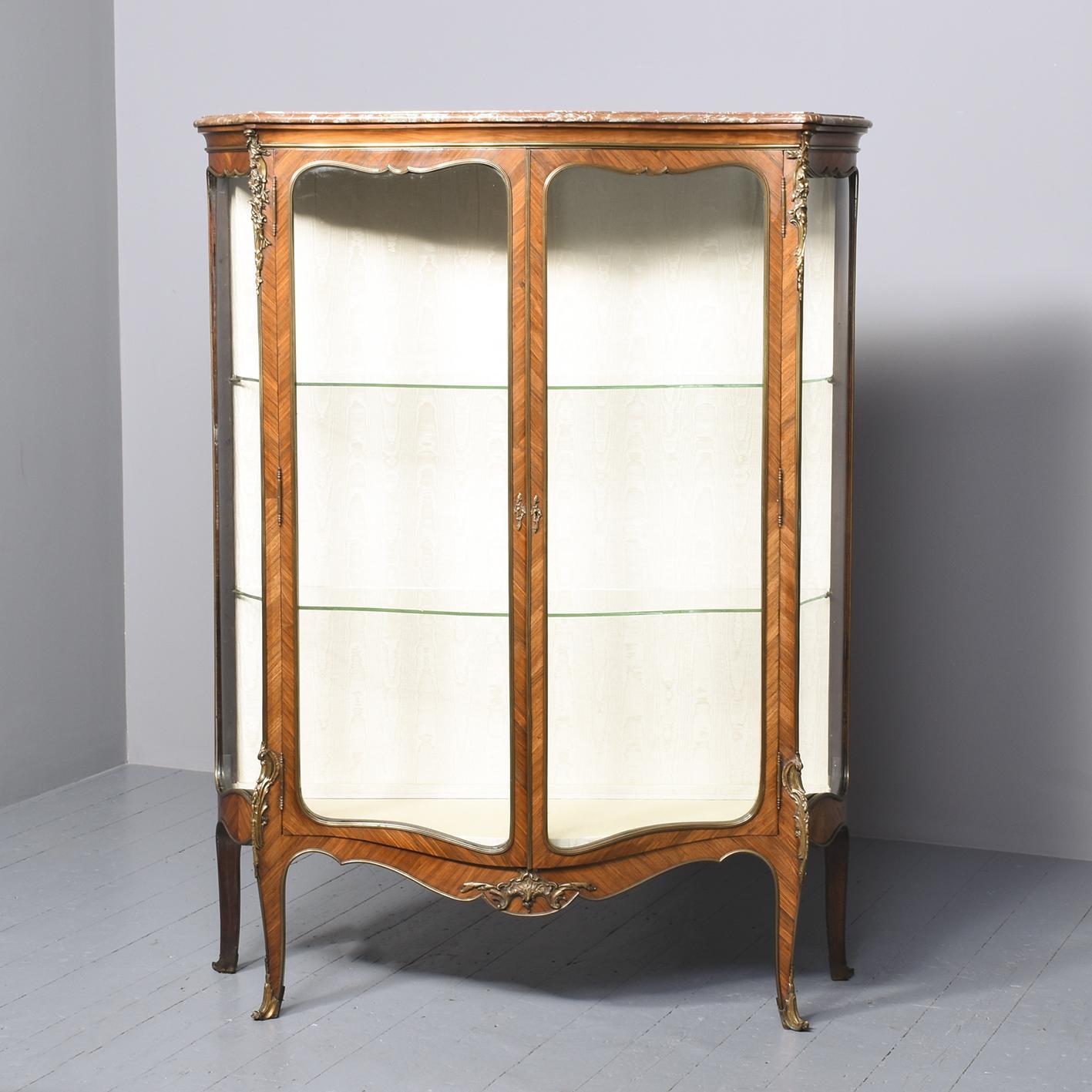 French Kingwood, Serpentine-front Display Cabinet (1 of 10)