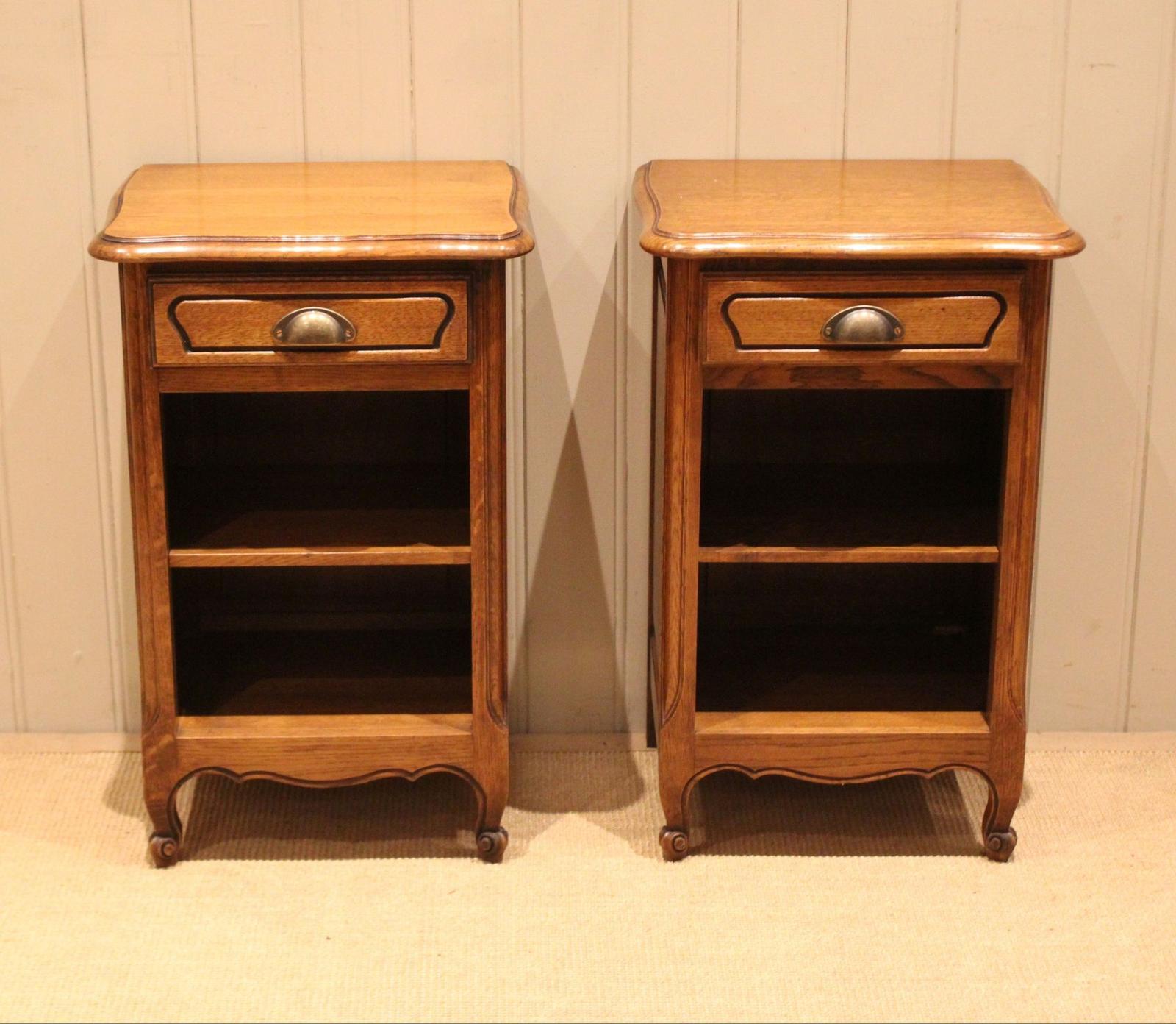 Pair Of Oak Bedside Cabinets (1 of 11) Pair Of Oak Bedside Cabinets (1 of 11)