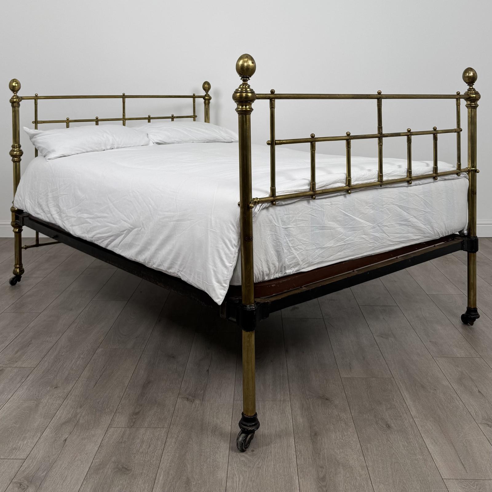 Antique 19th Century Fine Quality Brass Double Bed (1 of 8) Antique 19th Century Fine Quality Brass Double Bed (1 of 8)