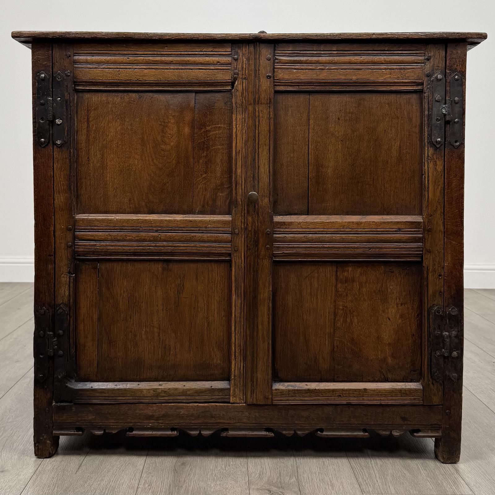 Antique 17th Century Fine Quality Fitted Cupboard In Oak (1 of 10) Antique 17th Century Fine Quality Fitted Cupboard In Oak (1 of 10)