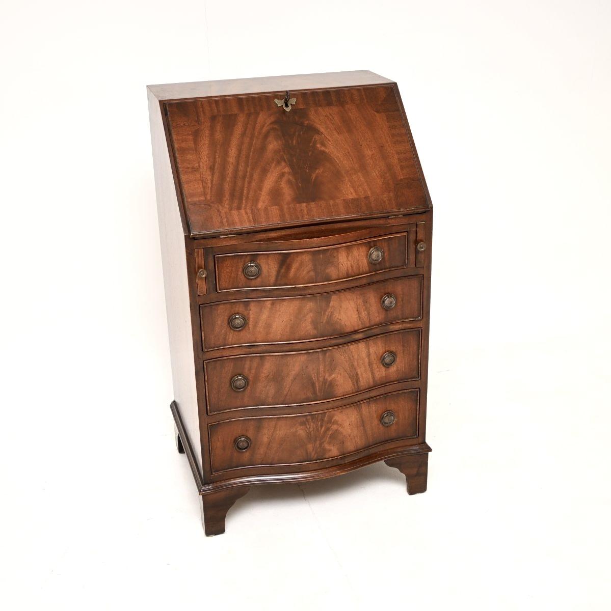 Antique Georgian Style Mahogany Writing Bureau (1 of 10) Antique Georgian Style Mahogany Writing Bureau (1 of 10)