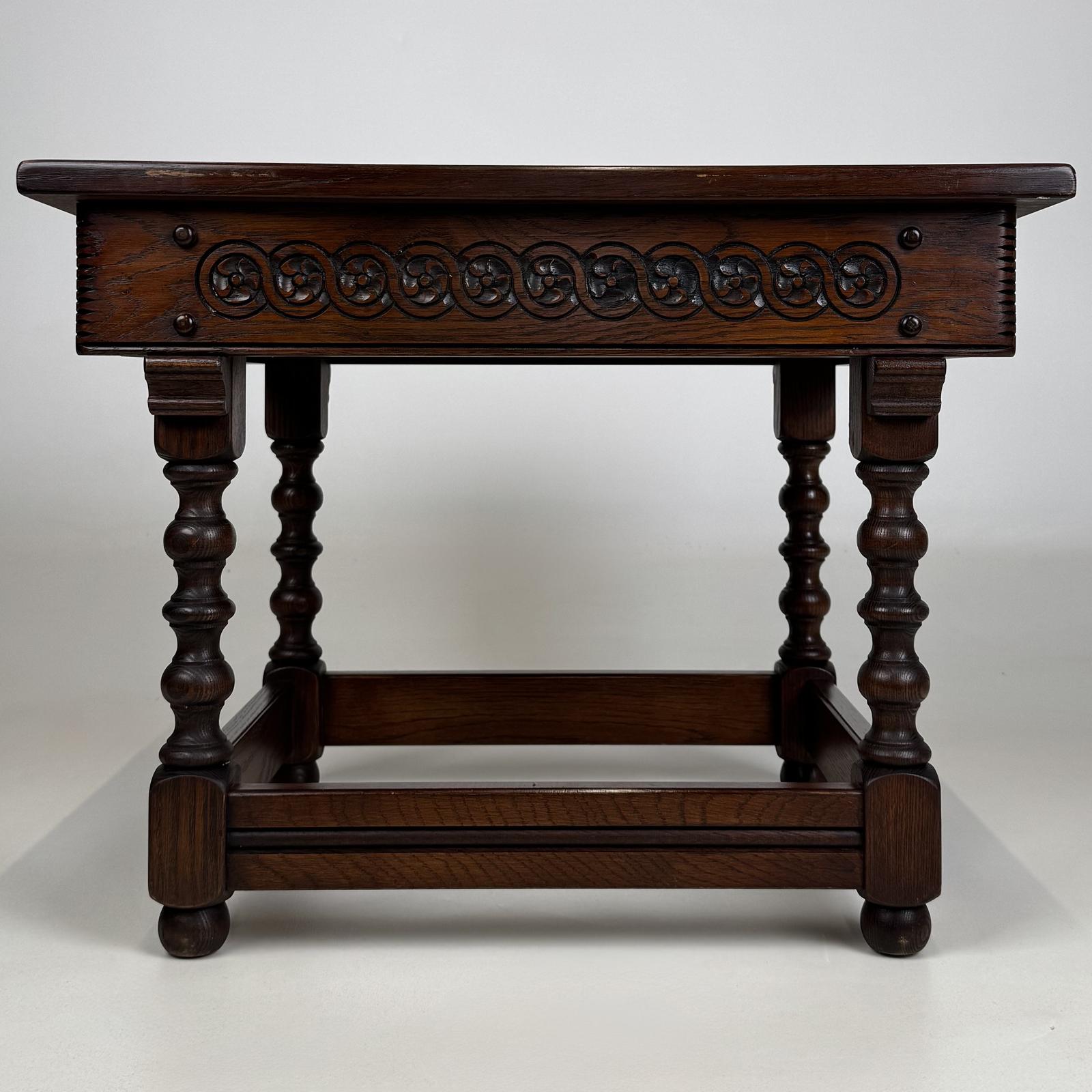 Antique 20th Century Small Side Table in Oak (1 of 10)