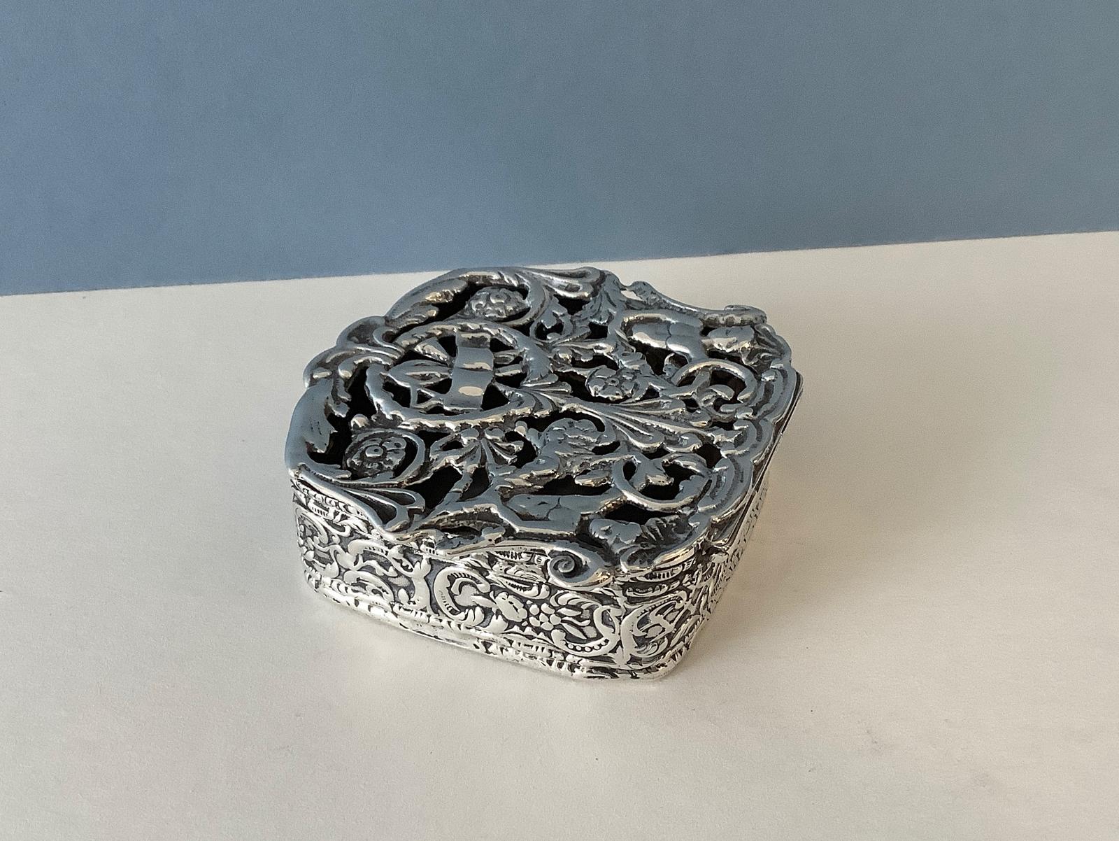 Antique Silver Pot Pourri / Jewellery Box (1 of 5)