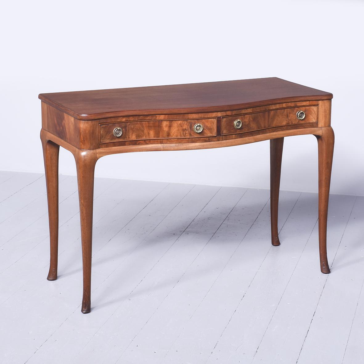 Serpentine Fronted Mahogany Side Table / Writing Table by Whytock & Reid (1 of 7) Serpentine Fronted Mahogany Side Table / Writing Table by Whytock & Reid (1 of 7)