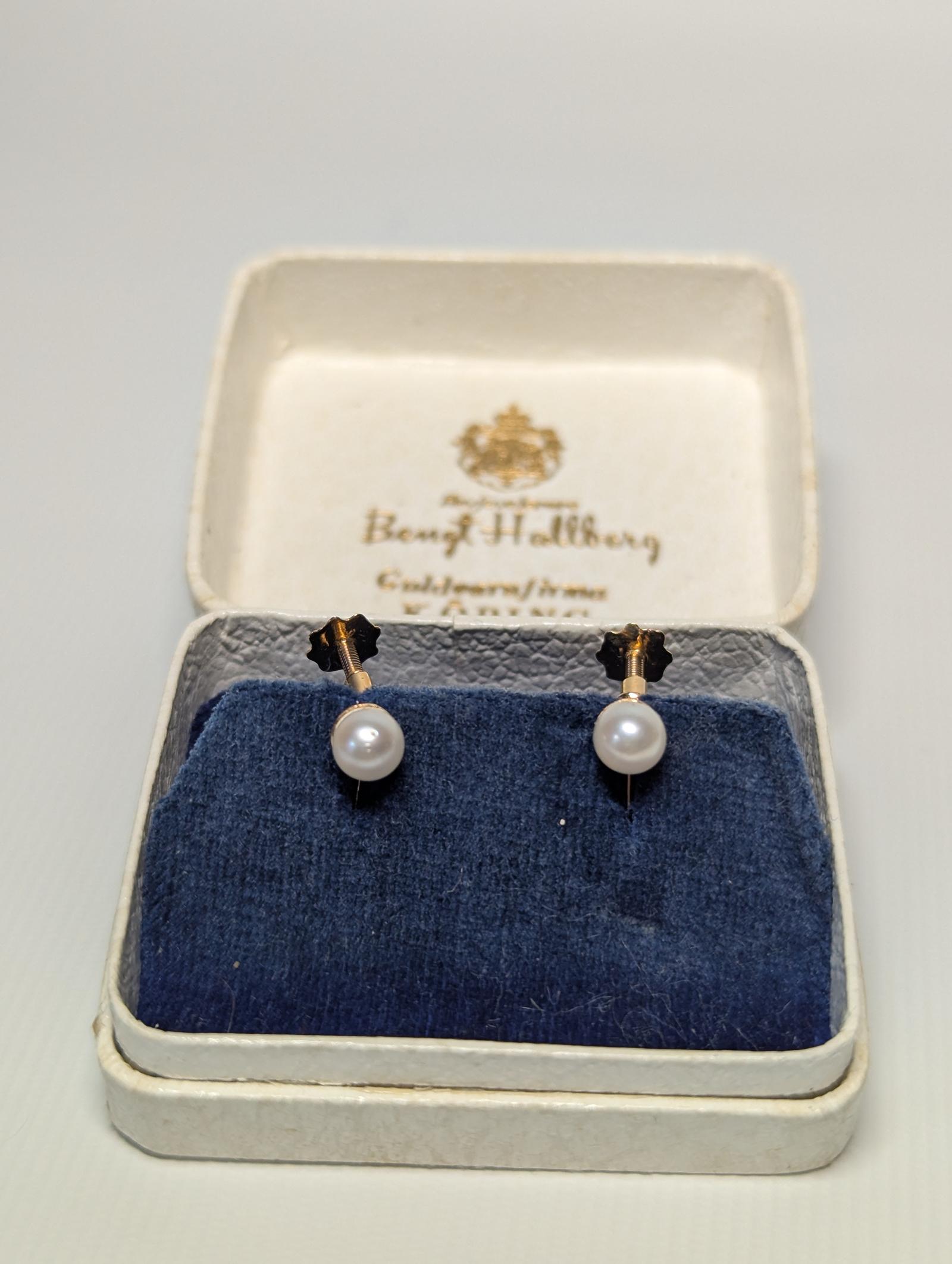 Swedish Screw Back 18K Gold & Pearl Earrings - with Box (1 of 10) Swedish Screw Back 18K Gold & Pearl Earrings - with Box (1 of 10)