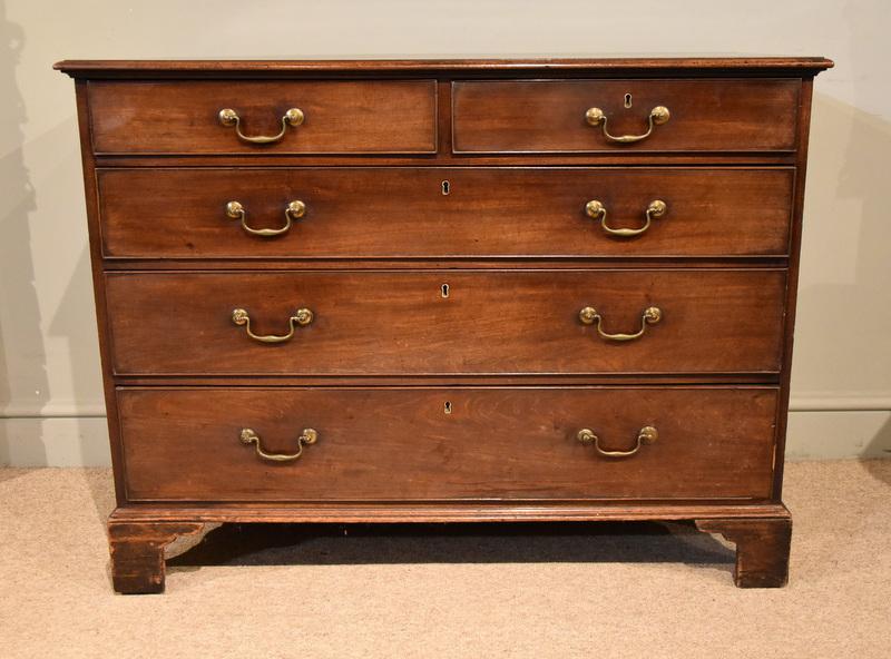 George III Mahogany Chest of Drawers (1 of 7) George III Mahogany Chest of Drawers (1 of 7)