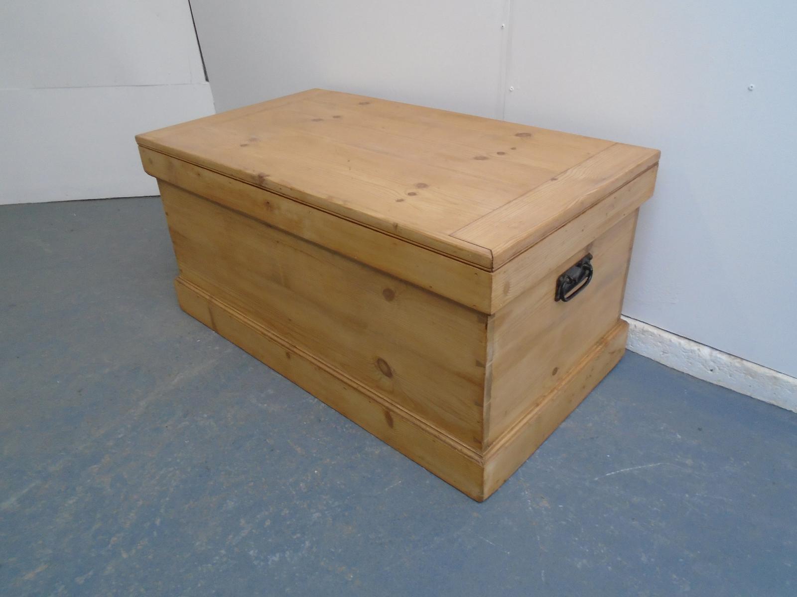 Chained Victorian Antique Pine Waxed Blanket Box / TV Stand (1 of 10)