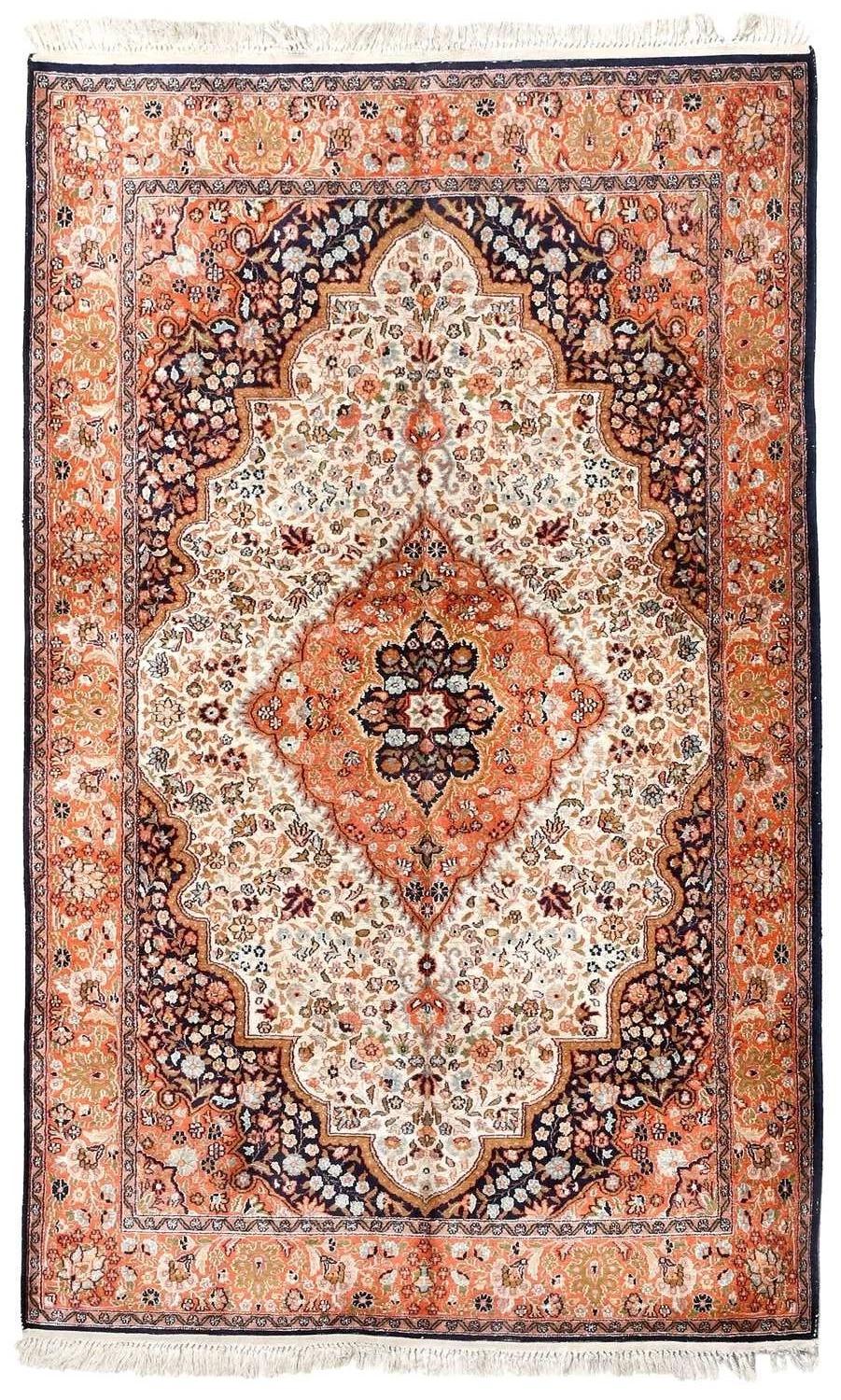 Pretty Kashmir Silk Carpet (1 of 9) Pretty Kashmir Silk Carpet (1 of 9)