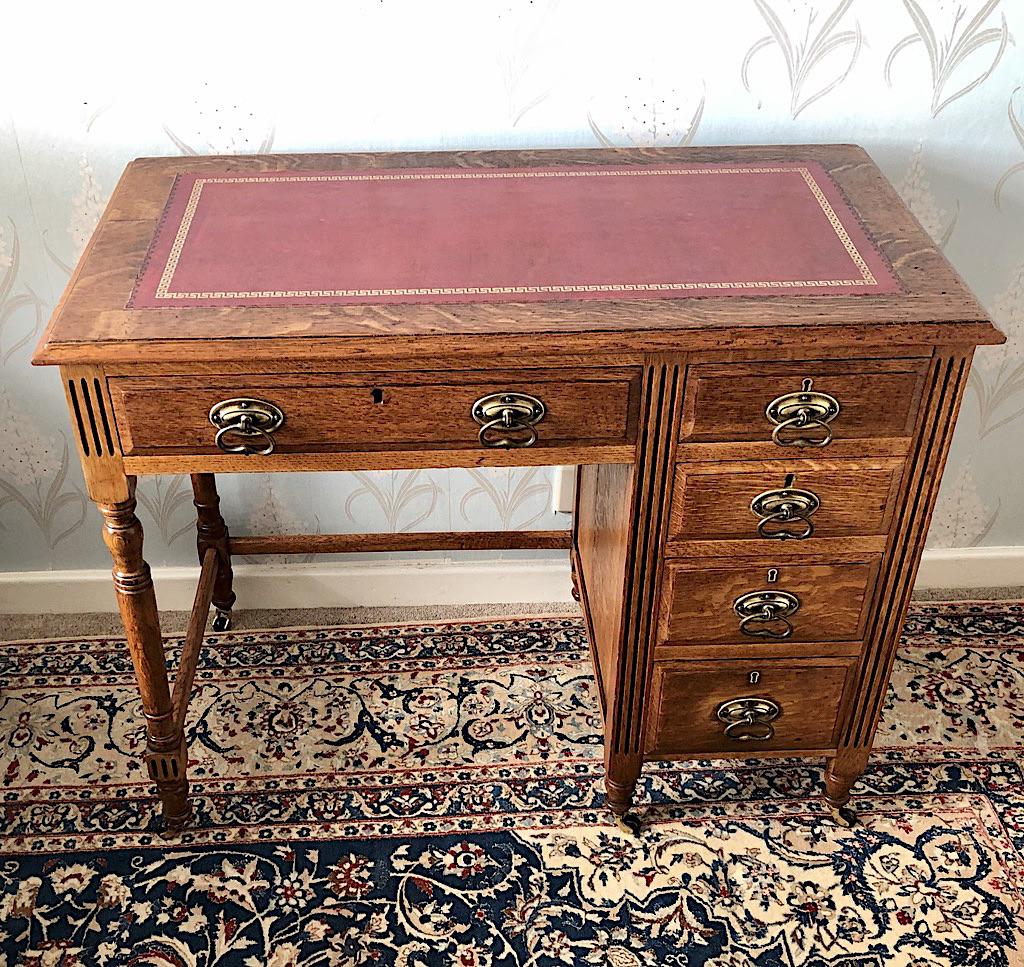 Small Arts & Crafts Oak Desk c.1907 (1 of 6) Small Arts & Crafts Oak Desk c.1907 (1 of 6)