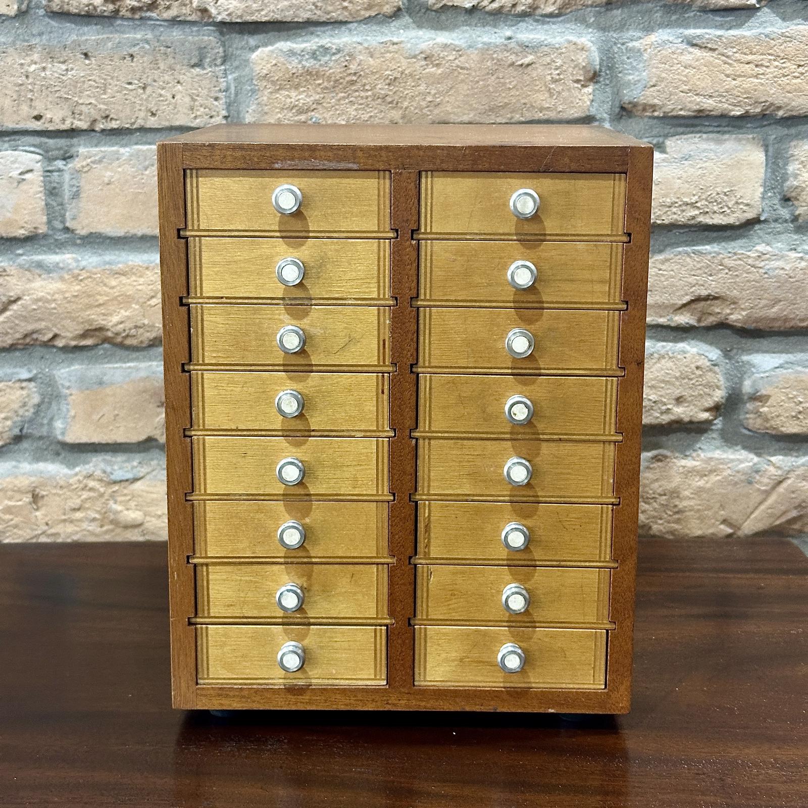 1960s Jewellers Chest (1 of 6)