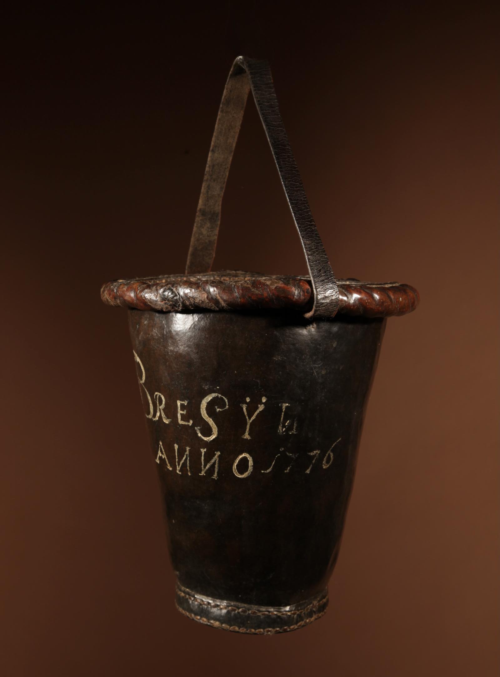 Dated 1776 High Quality Leather Dutch Fire Bucket (1 of 11)