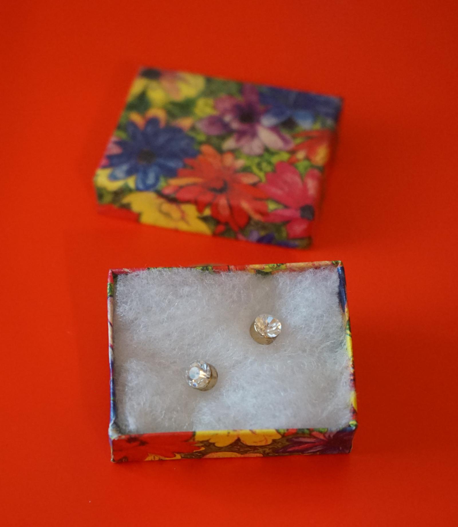 Vintage 3/4ct  Cubic Zirconia Earrings - Boxed (1 of 7)