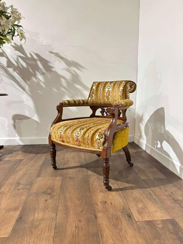 Edwardian Upholstered Walnut Tub Chair (1 of 16)