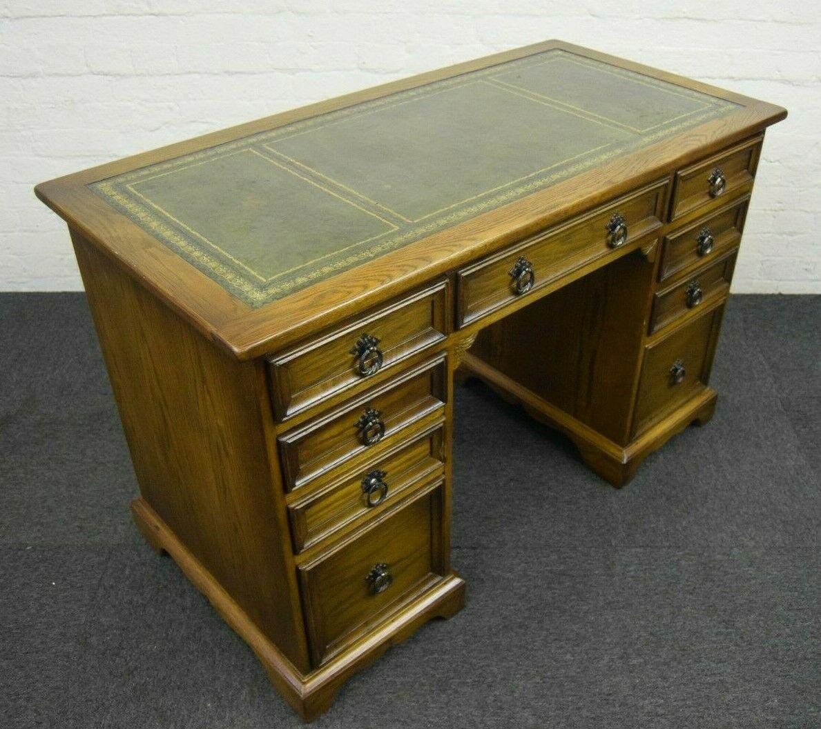 Solid Oak Pedestal Desk (1 of 10) Solid Oak Pedestal Desk (1 of 10)