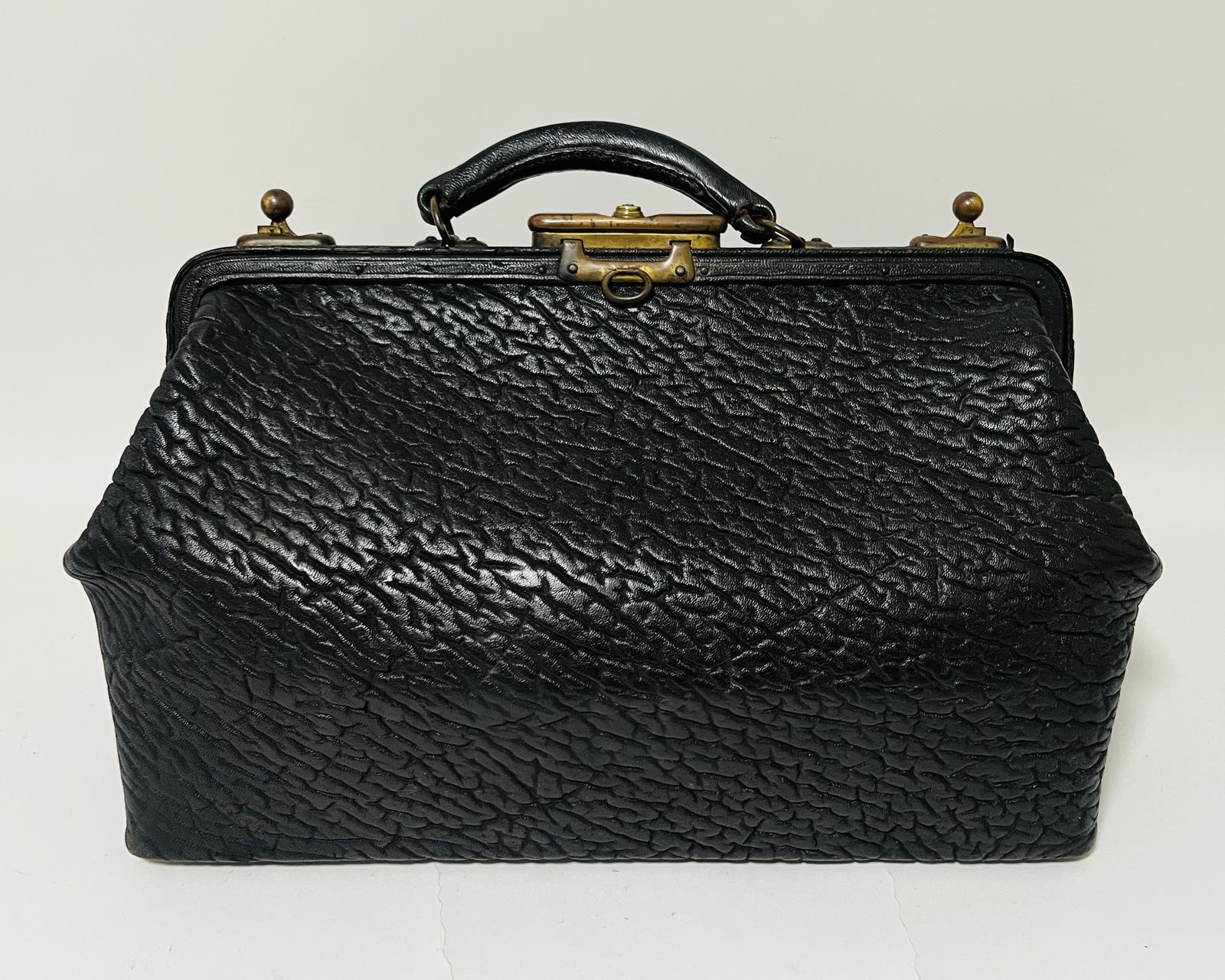 Antique Leather Gladstone Bag (1 of 17) Antique Leather Gladstone Bag (1 of 17)