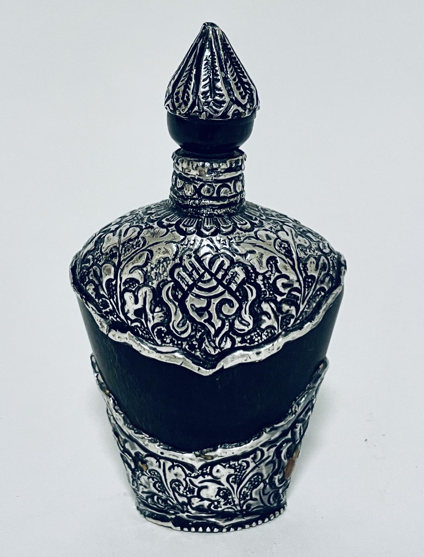 Antique Eastern Horn & Silver Scent Bottle (1 of 9) Antique Eastern Horn & Silver Scent Bottle (1 of 9)