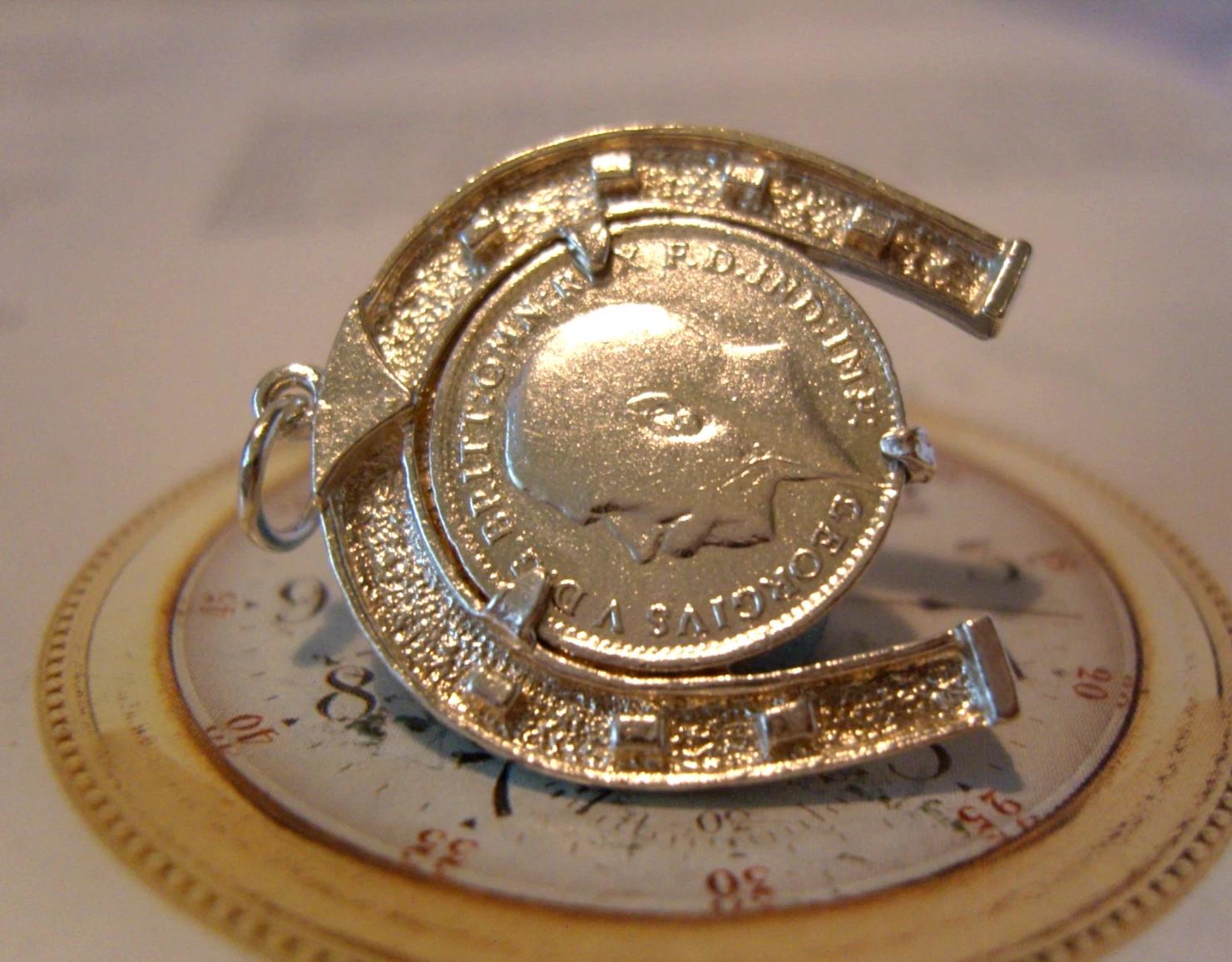 Pocket Watch Chain Silver Horseshoe Fob 1918 WW1 Threepence Coin Equestrian Fob (1 of 5) Pocket Watch Chain Silver Horseshoe Fob 1918 WW1 Threepence Coin Equestrian Fob (1 of 5)