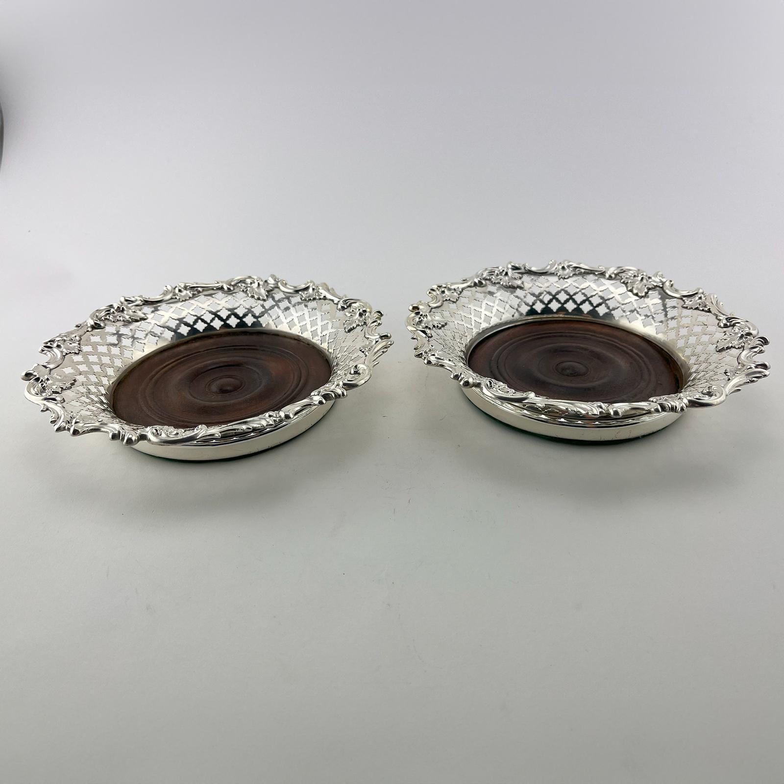 Decorative Pair of Victorian Silver Plated Bottle Coasters (1 of 6)