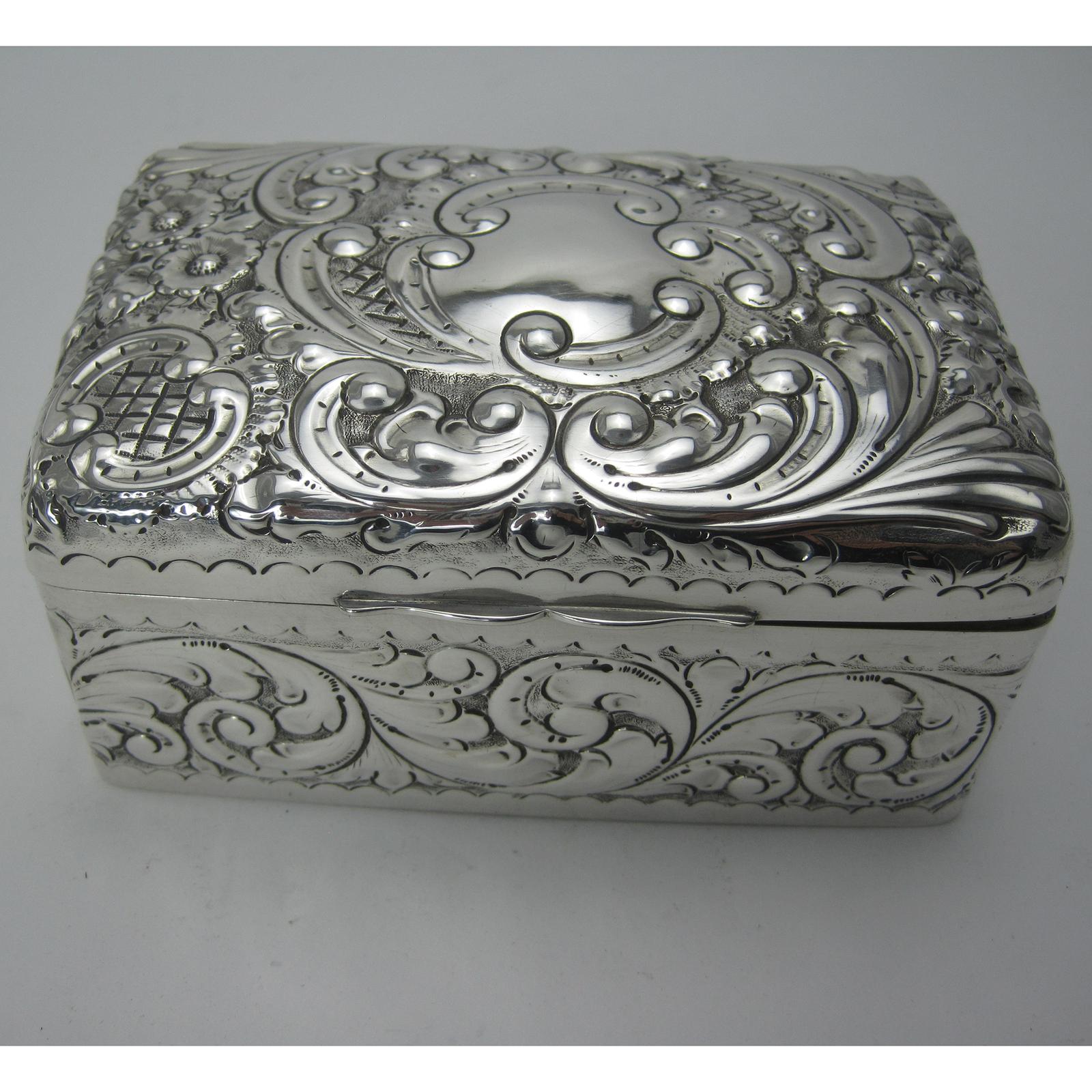 Edwardian Chased Silver Rectangular Trinket or Cigarette Box (1 of 8)
