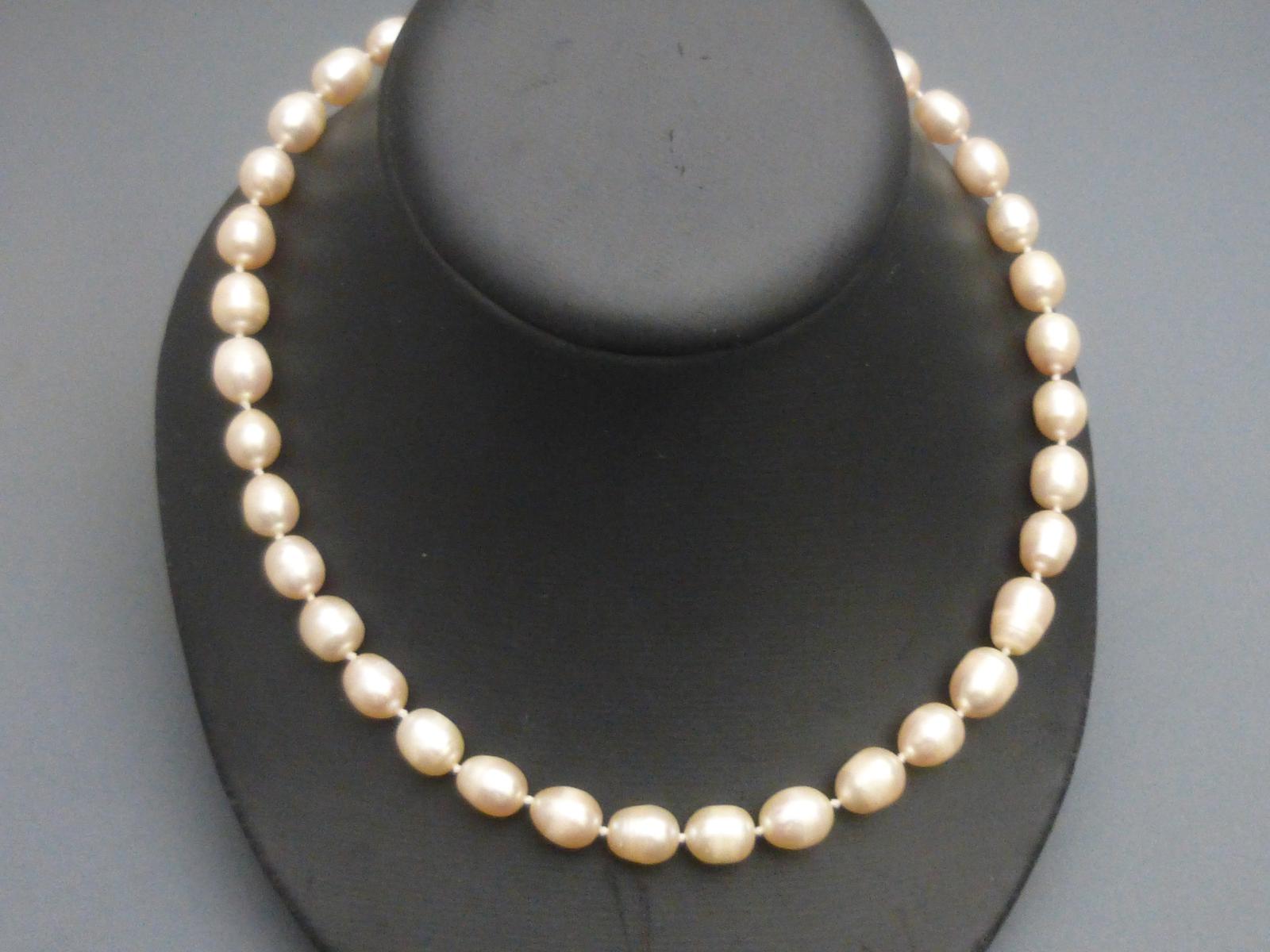 Pearl Necklace (1 of 6)