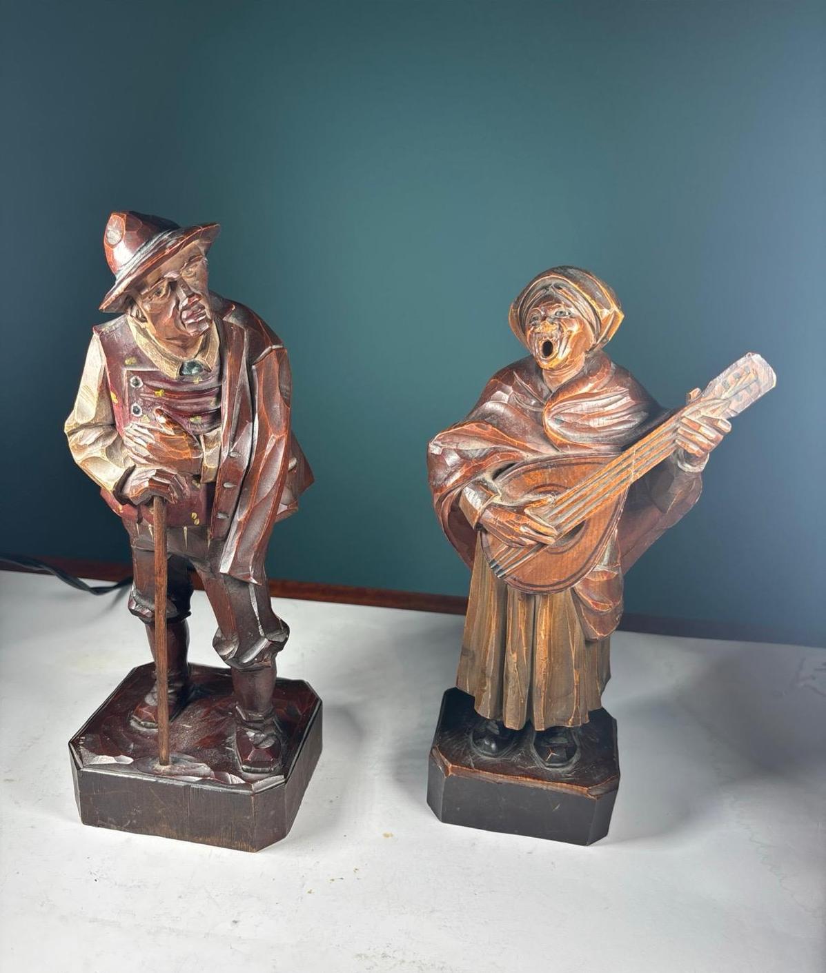 Pair of Black Forest Wood Carvings - 20th Century (1 of 7) Pair of Black Forest Wood Carvings - 20th Century (1 of 7)