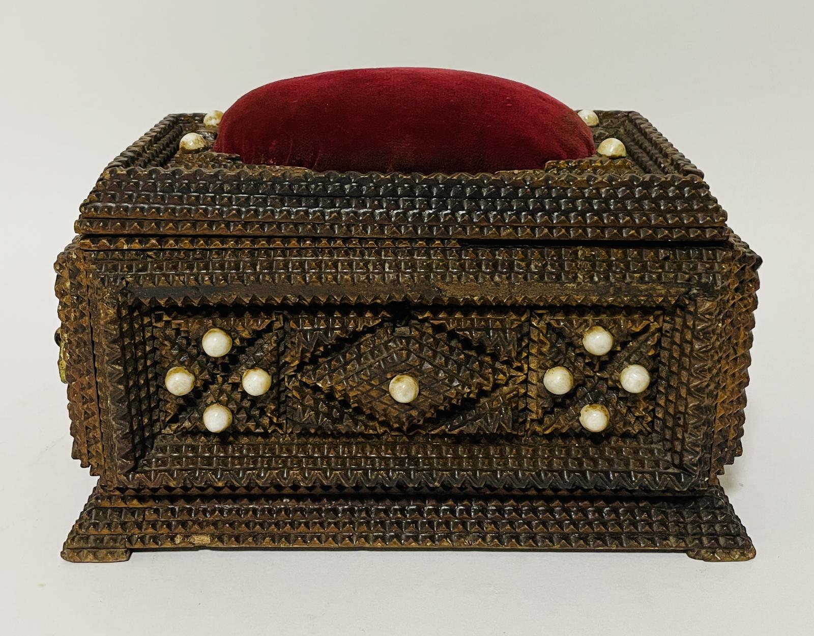 Antique Tramp Art Chip Carved Box (1 of 19)