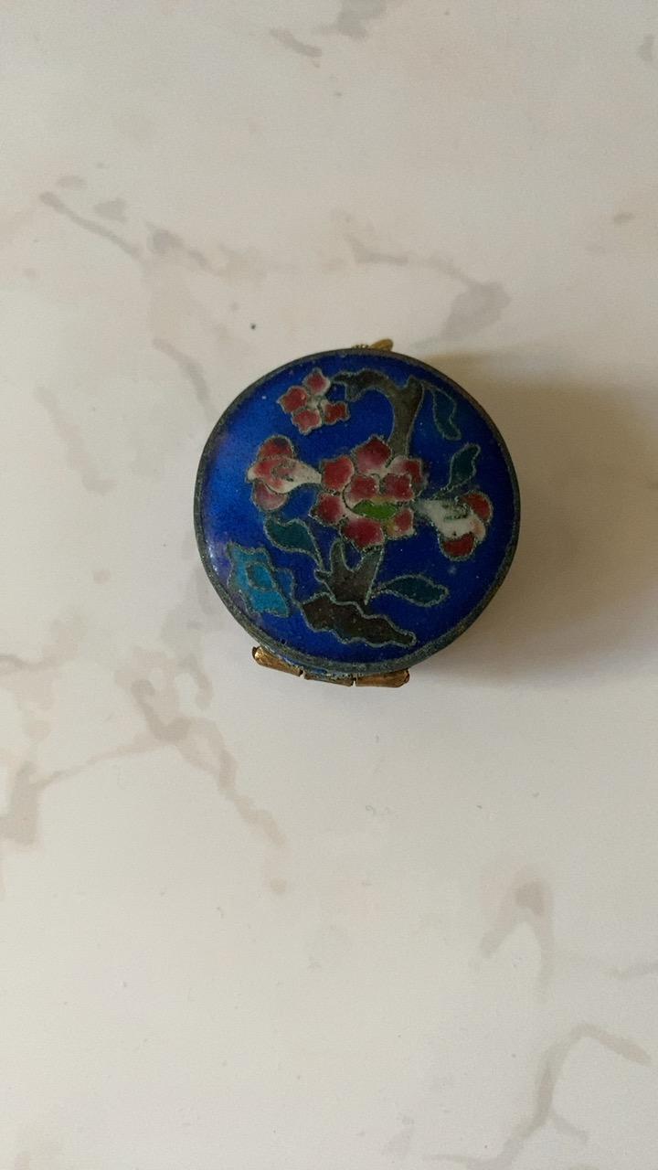 Antique Chinese Cloisonné Enamel Locket Pendant Box (1 of 3) Antique Chinese Cloisonné Enamel Locket Pendant Box (1 of 3)