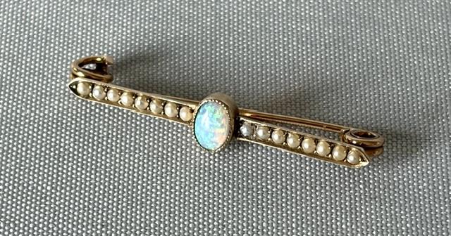 Murrle Bennet 9ct Gold & Seed Pearl Bar Brooch (1 of 9) Murrle Bennet 9ct Gold & Seed Pearl Bar Brooch (1 of 9)