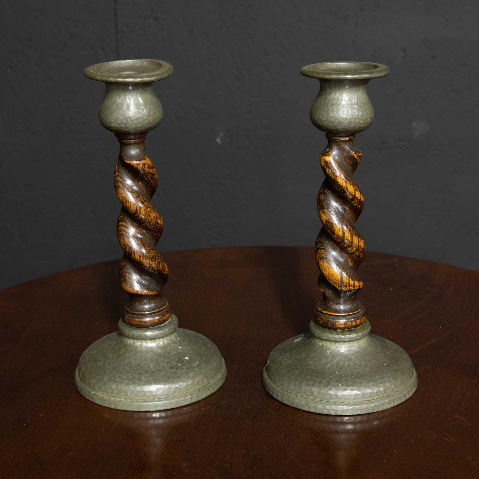 Pair of Liberty Style Arts & Crafts Oak Candlesticks (1 of 10)